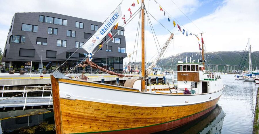 1 Hour Photo & History Cruise - Hermes II carries the real story