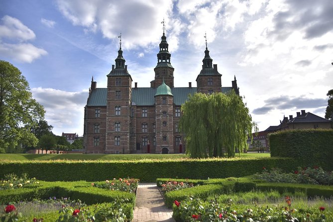 3h walking tour, small group max 10 people Copenhagen - Nyhavn and the city’s familiar postcard