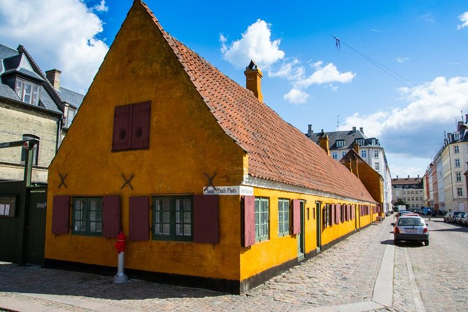 3h walking tour, small group max 10 people Copenhagen - Christiansborg, the cathedral, and the civic center