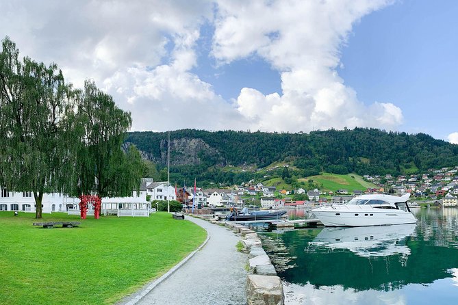 4 Day Bergen - Hardangerfjord private fjord-cruise - Day one: Rosendal gardens, Fureberg waterfall, and Jondal