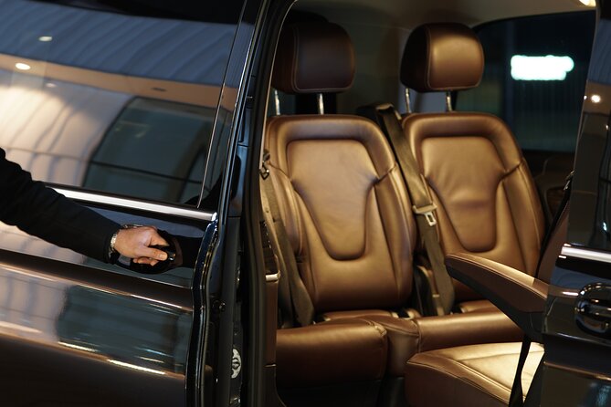 Airport Limousine Transfer: Arlanda Airport to Stockholm City 1-7 Passengers - A Straight Ride From Arlanda to Your Stockholm Hotel