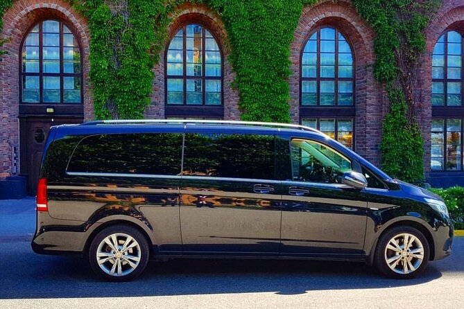 Airport Limousine Transfer: Arlanda Airport to Stockholm City 1-7 Passengers - What Happens When You Land at Arlanda