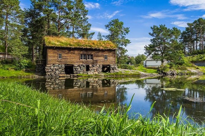 Alesund 3 hrs Private tour Medieval Village Sunnmore - Aksla Mountain in a 20-minute window