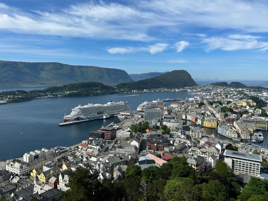 Ålesund: Giske and Godøy Islands Guided Sightseeing Tour - Crossing to Giske, the island of Rollo