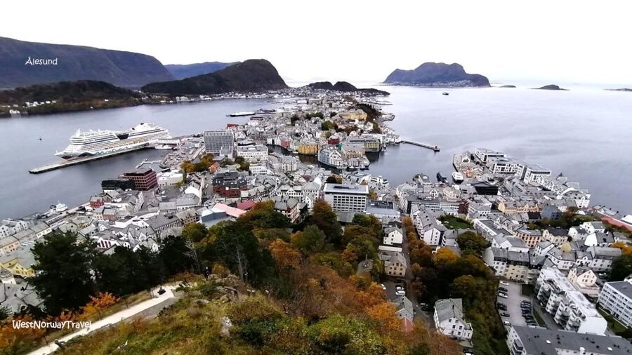 Ålesund: Giske and Godøy Islands Guided Sightseeing Tour - Through the tunnel to Godøy and Alnes