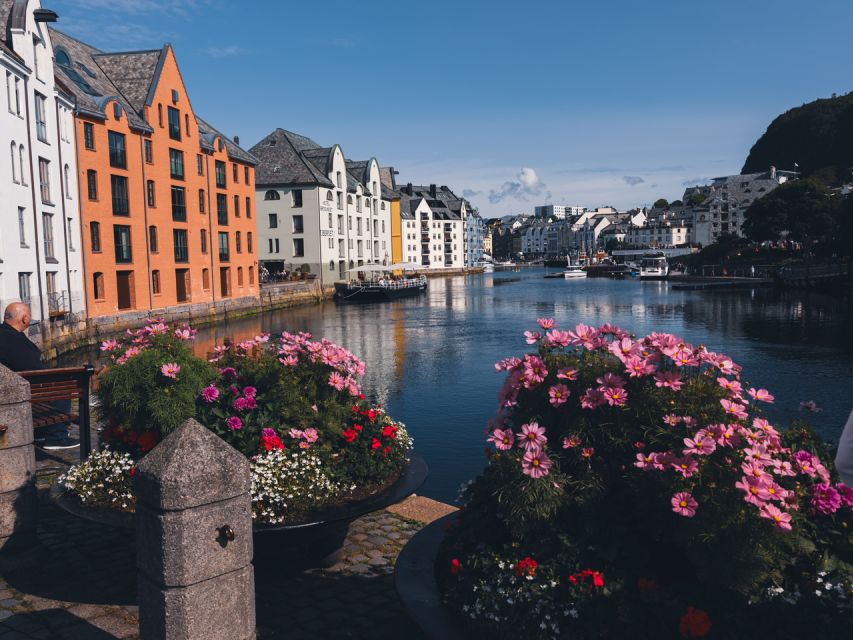 Ålesund: Guided Food Walking Tour - Timing, weather, and practical comfort