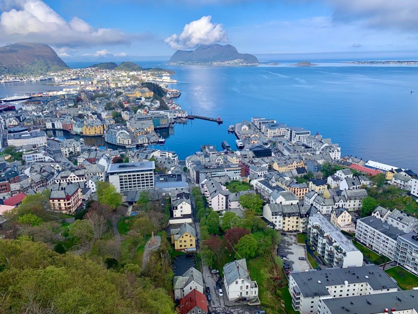 Alesund: Private Tour to the Viking Islands - Aksla Mountain gives you the right opening view