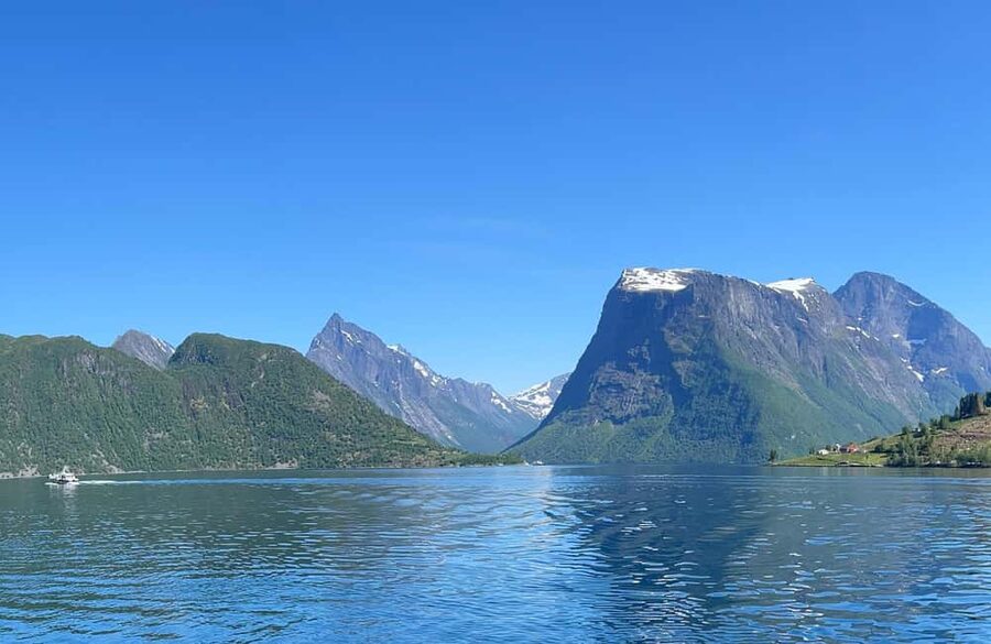 Ålesund to Geiranger Fjord Boat Tour with Return Bus Tour - Sailing the UNESCO-listed Geirangerfjord