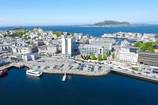 Amazing city walk in Ålesund - Brosundet, Ålesund’s water-side heart