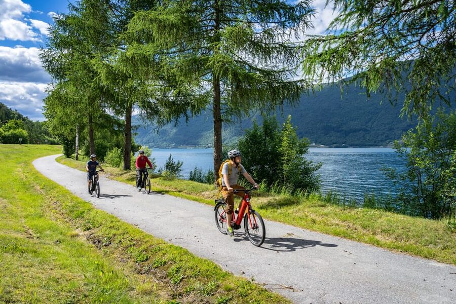 Andalsnes: Bike & Hike Adventure to Litlefjellet Summit - Cycling beside the fjord toward Isfjorden