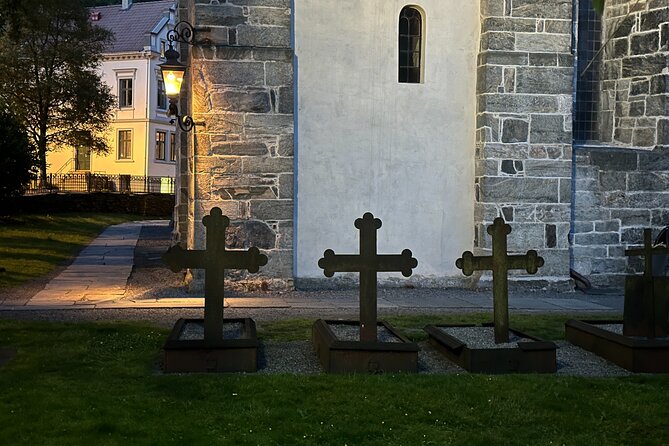 Audio Walking Tour in Bergen Famous Ghosts Location - Bergen Cathedral and the cannonball in the wall