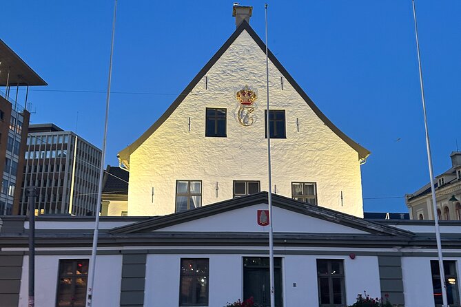 Audio Walking Tour in Bergen Famous Ghosts Location - Sailors, Vikings, and the monument in the square