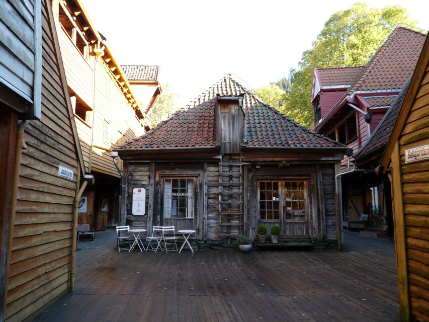 Bergen: City Tour on Foot - Ole Bulls Plass and Bergen’s artistic side
