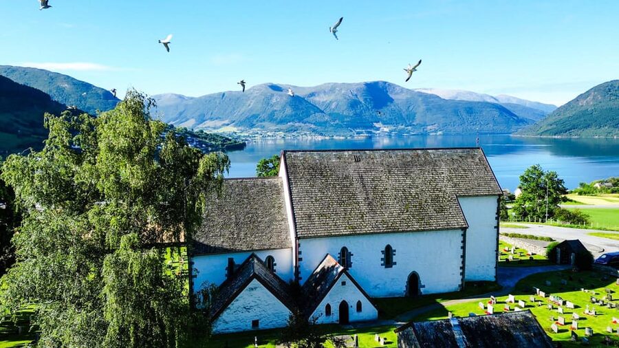 Bergen: Cruise to beautiful Rosendal by the Hardangerfjord - Sjethaug viewpoint adds a little work