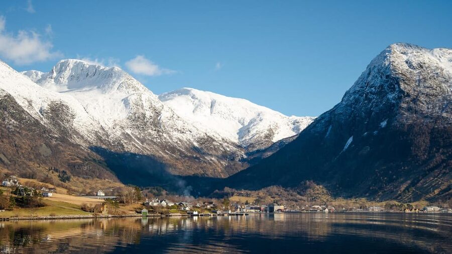 Bergen: Cruise to beautiful Rosendal by the Hardangerfjord - Baroniet Rosendal and the Folgefonn Centre