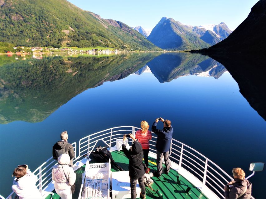 Bergen: Guided Fjord & Glacier Tour to Fjærland - A full day from Bergen to the fjords