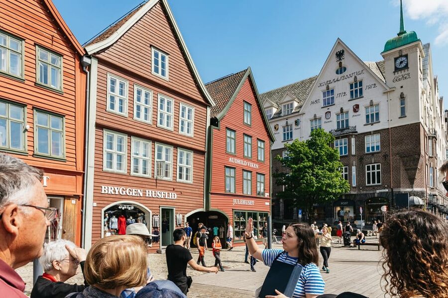 Bergen: Guided Minibus Tour with Photo Stops - Nordnes: Wooden Houses and Bergen’s Local Side