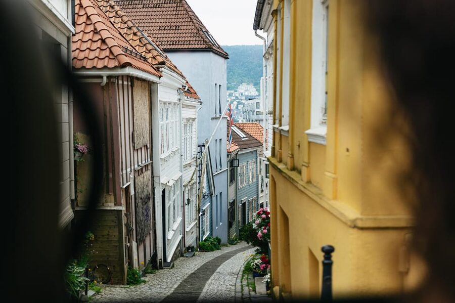Bergen: Guided Minibus Tour with Photo Stops - The Short Walk Near St. Mary’s Church