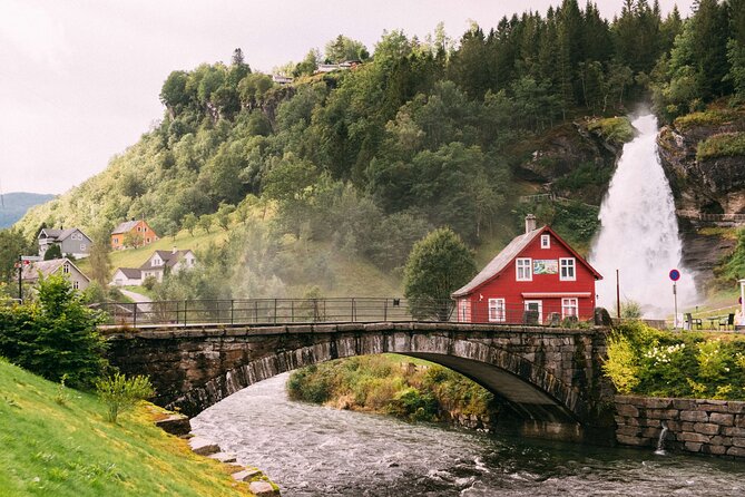 Bergen in a day, Guided tour: Old Town, Waterfalls & Waffles - Norheimsund by the Hardangerfjord