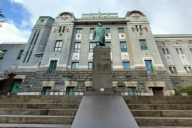Bergen in Your Pocket: Landmarks and Lore Audio Tour - Ending with Ludvig Holberg in Vågsallmenningen