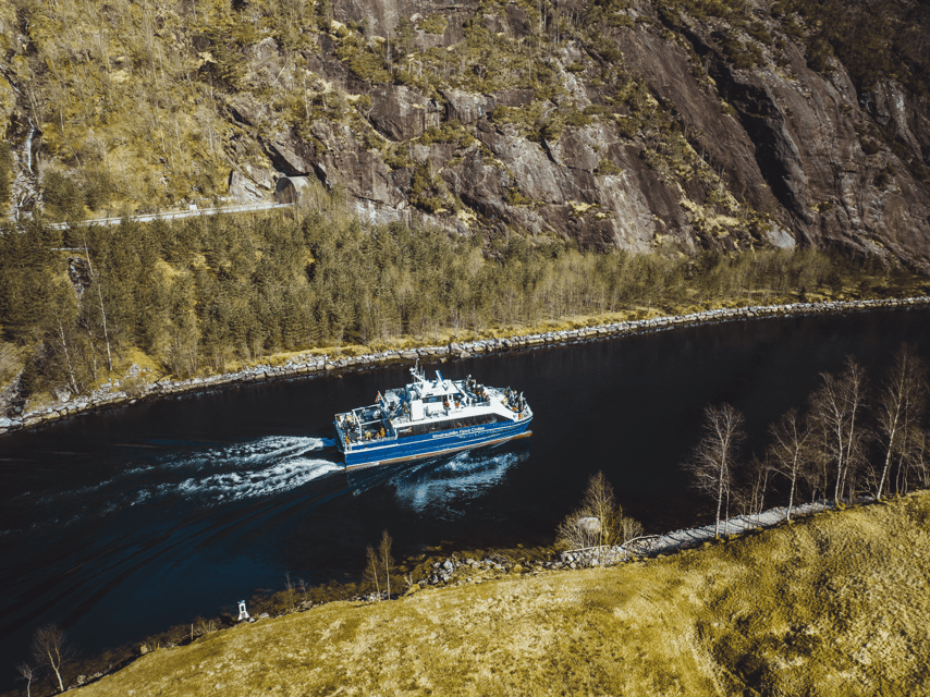 Bergen: Mostraumen Fjord & Waterfall Cruise - Comfort on Board and the Best Place to Sit
