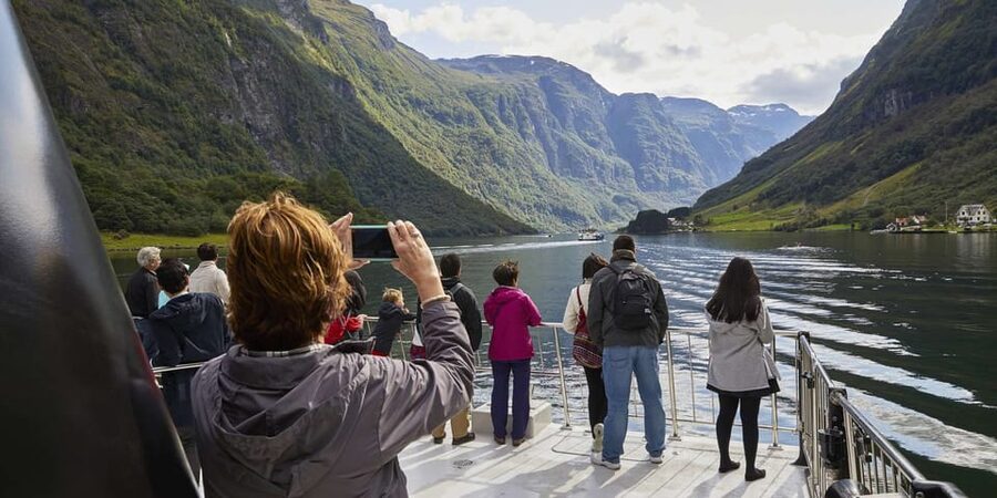 Bergen: Nærøyfjorden, Flåm, and Stegastein Guided Bus Tour - Flåm offers lunch and a short reset