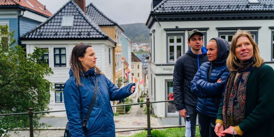 Bergen: Nordnes Neighborhood Hidden Gems Walking Tour - Narrow alleys and one of Bergen’s prettiest streets
