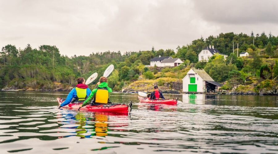 Bergen: Øygarden Islets Guided Kayaking Tour - Island lunch, apple juice, and Norwegian waffles