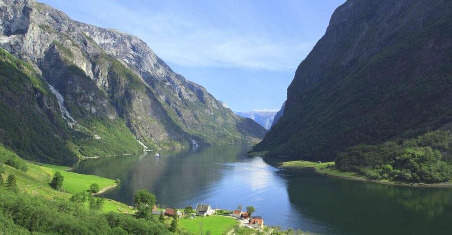 Bergen: Private Day Tour, Nærøyfjord Cruise and Flåm Railway - Tvindefossen gives the road journey an early highlight