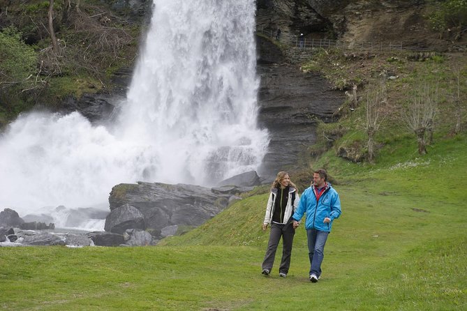 Bergen: Private Full-Day Roundtrip to Hardangerfjord with cruise - Seeing Hardangerfjord by road and boat