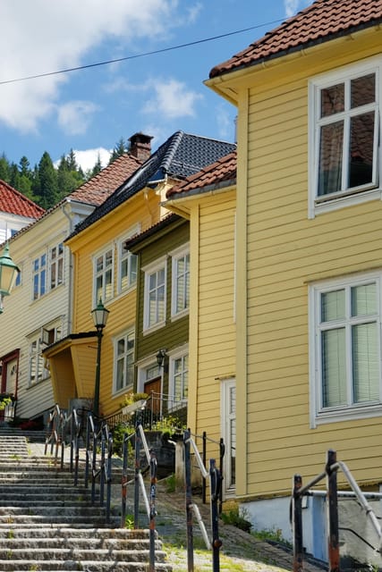 Bergen: Private tour in your own language - Key points for your Bergen walk