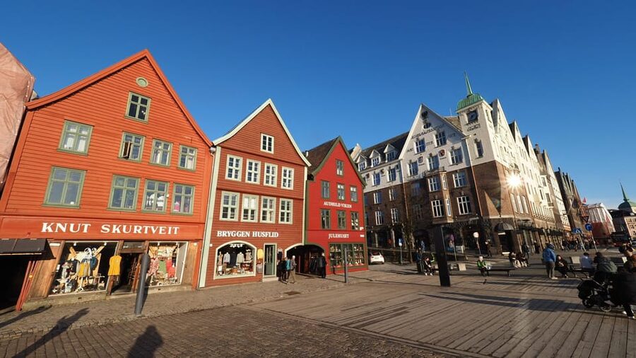 Bergen: Private tour in your own language - The fish market in 10 minutes