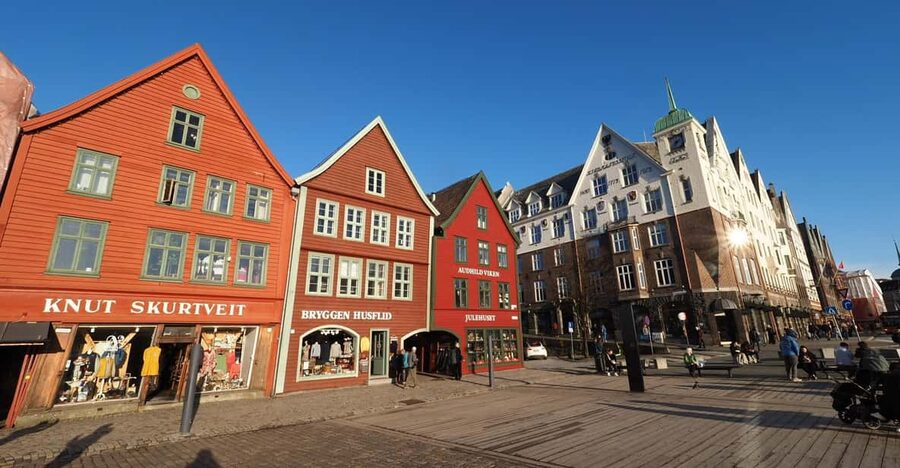 Bergen: Private tour in your own language - Starting at Festplassen