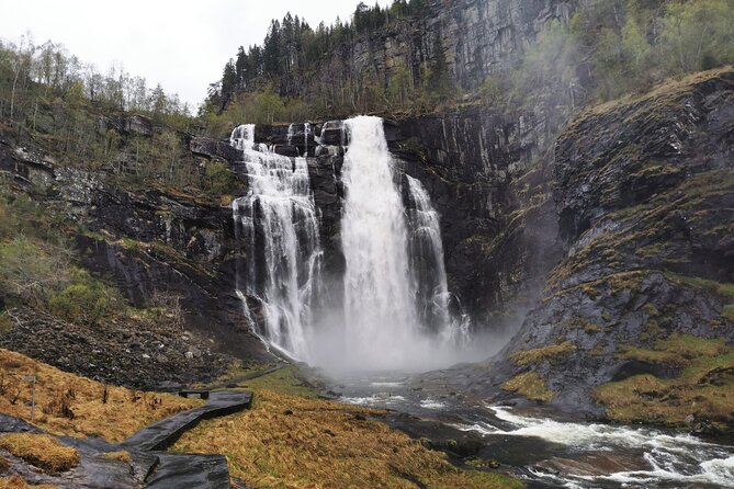 Bergen : Private Waterfalls and Wonders Tour in Norway - Hardangerfjord by bridge and tunnel