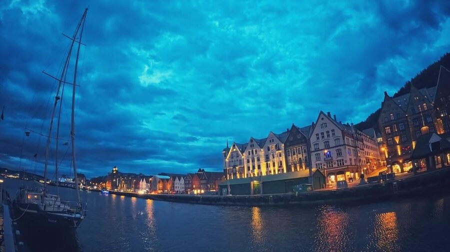 Bergen's Twilight Magic: An Evening Adventure - Pickup, clothing, and practical planning