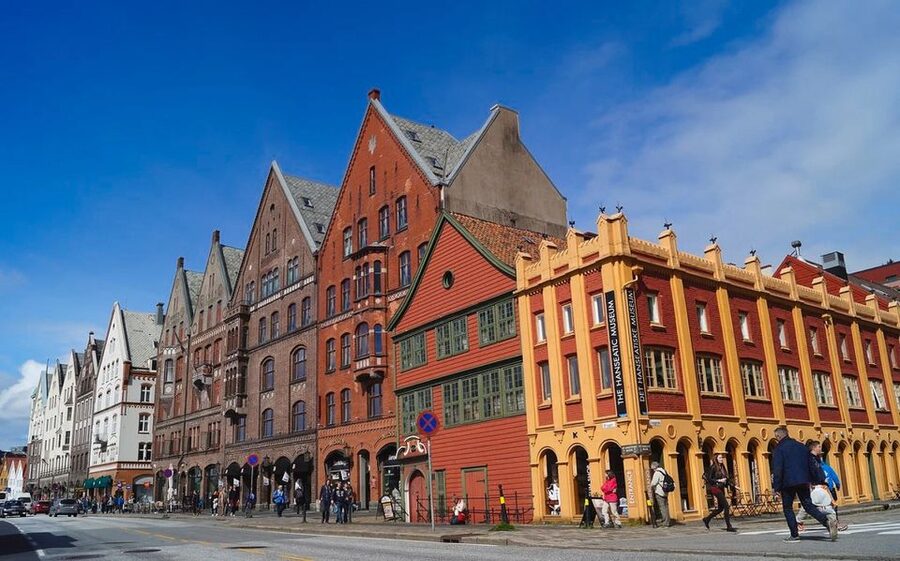 Bergen: Sightseeing Cruise of Bergen's Historic Landmarks - Nordnes Sjøbad and the return to the Fish Market