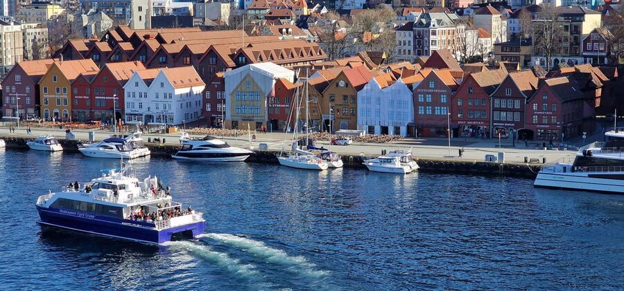 Bergen: Sightseeing Cruise of Bergen's Historic Landmarks - Leaving Börshopen Pier in the city center