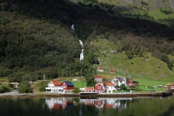 Bergen to Flam "The King of Fjords" One-Way or Round-Trip Cruise Ticket - Arriving in Flåm and using your free time