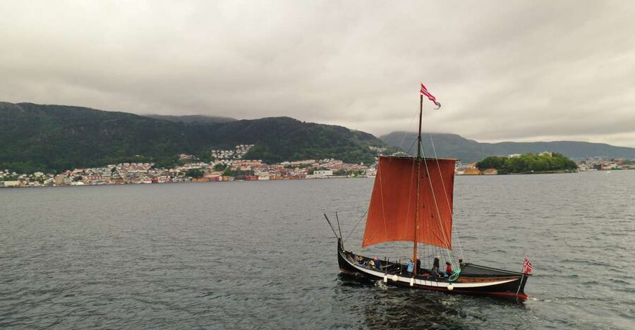 Bergen: Viking Ship Sailing Experience and Sightseeing Trip - Hoisting the square sail