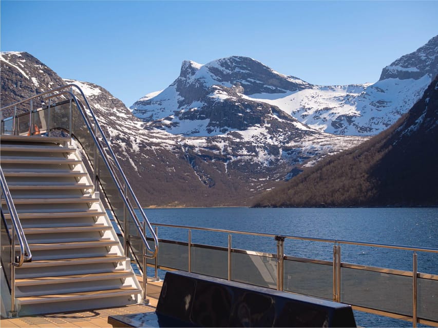 Bodø: Kjerringøy & Silent Coastal Cruise - The short walk to Kjerringøy Handelssted