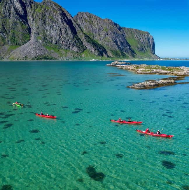 Bøstad: Kayaking Tour in Lofoten with Snacks - Paddling among small islands and turquoise water