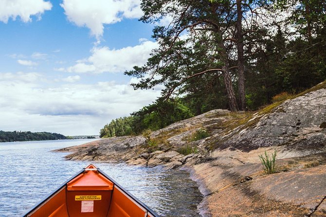 Canoe adventure in Stockholm Archipelago - Swedish fika beside the water