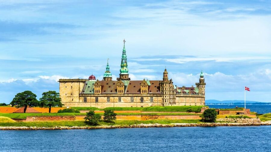 Castles of Kronborg and Frederiksborg from Copenhagen by Car - Who will get the most from this tour