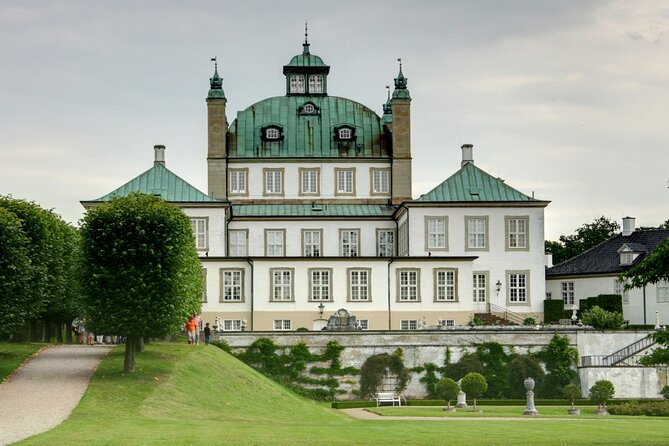 Castles of Kronborg and Frederiksborg from Copenhagen by Car - Who should book this castle day?