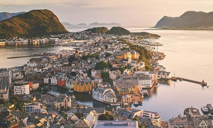City walk in Ålesund: Art Nouveau, sea views, and insider tips - Key points at a glance