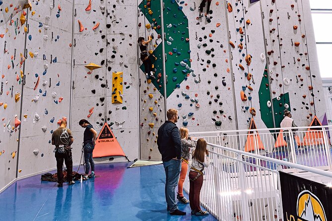 Climbing in Mørkvedhallen Klatresenter - A gym that works for mixed ability groups