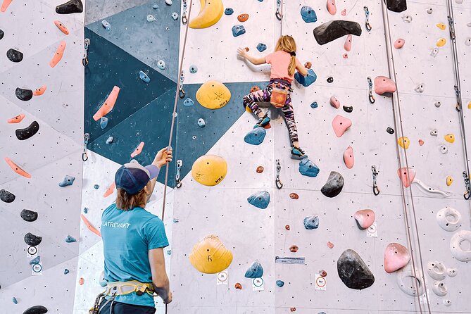 Climbing in Mørkvedhallen Klatresenter - Why the local club atmosphere matters