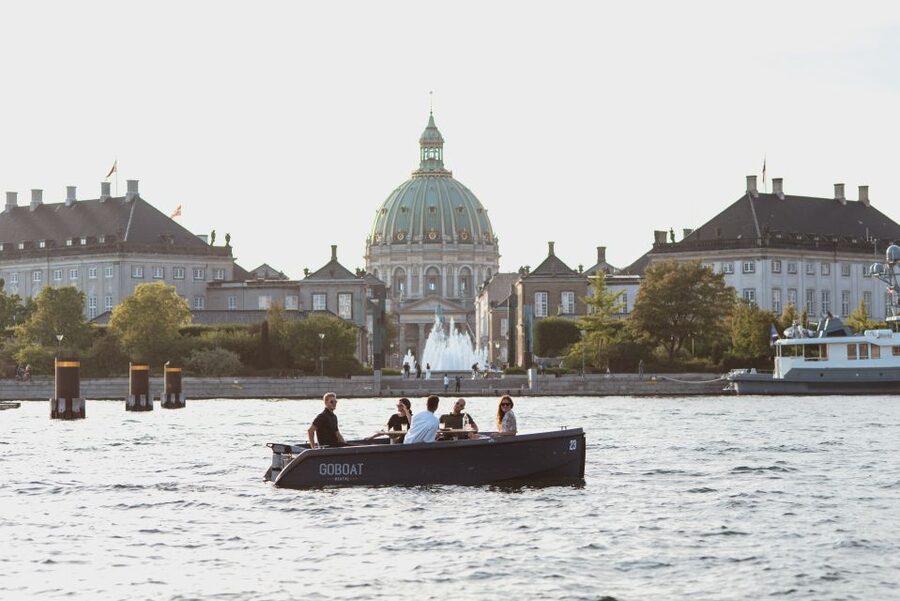 Copenhagen: 1, 2 or 3-Hour Boat Rental (No License Required) - Learning the controls before setting off