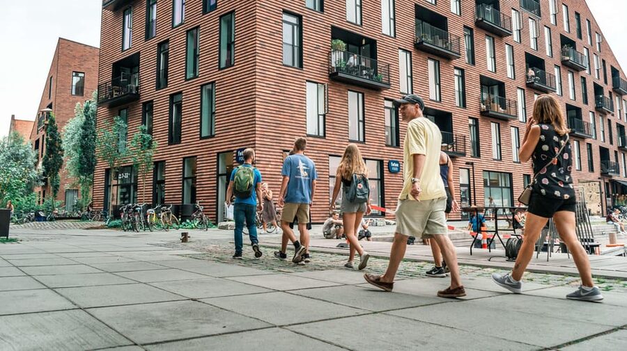Copenhagen: 1.5-hour Private Walking Tour of Christianshavn - Christianshavn’s narrow houses and planned beginnings