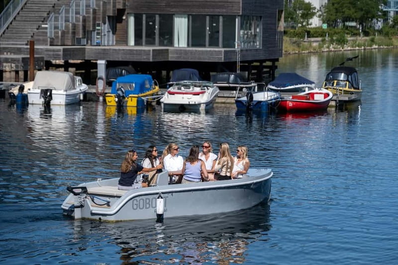 Copenhagen: 1 or 2-Hour Canal Tour in Silent Electric Boats - Staying warm in Copenhagen weather